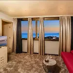 The View Luxury Split
