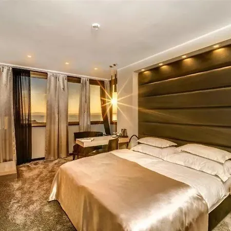 The View Luxury Split