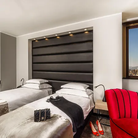 뷰 럭셔리 룸스 4*