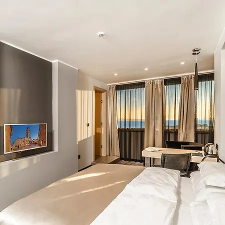 The View Luxury 4* Split