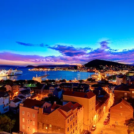 뷰 럭셔리 룸스 B&B 4*