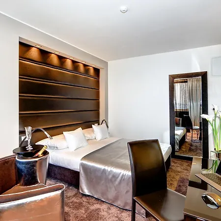 뷰 럭셔리 룸스 4* 스플리트