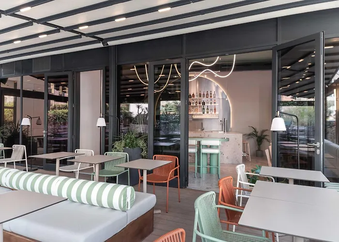 ザ ビュー ラグジュアリー ルームス 4*