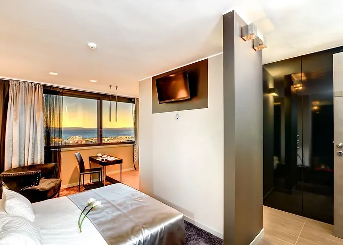 ザ ビュー ラグジュアリー ルームス