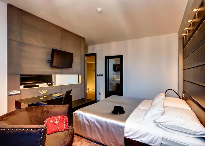 ザ ビュー ラグジュアリー ルームス 4*