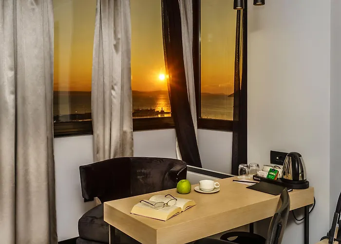 לינה וארוחת בוקר The View Luxury 4*