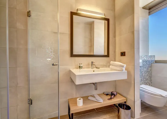 לינה וארוחת בוקר The View Luxury 4*