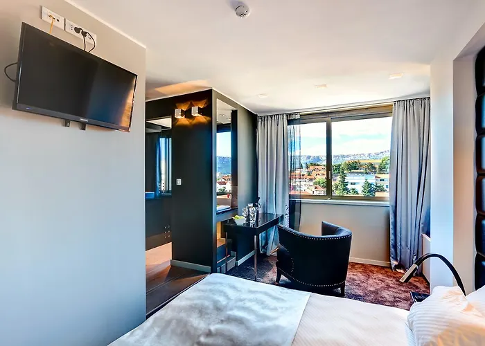 לינה וארוחת בוקר The View Luxury 4*