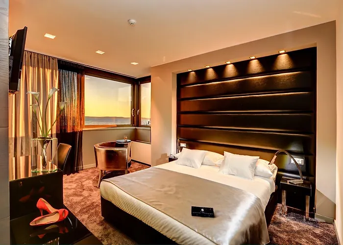 לינה וארוחת בוקר The View Luxury 4*