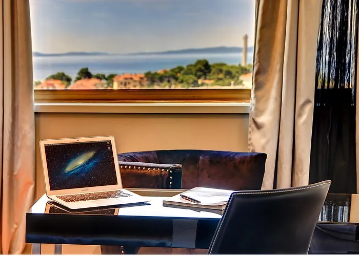 The View Luxury Bed & Breakfast 4*